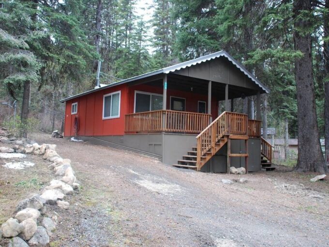 Cozy Creekside Cottage.